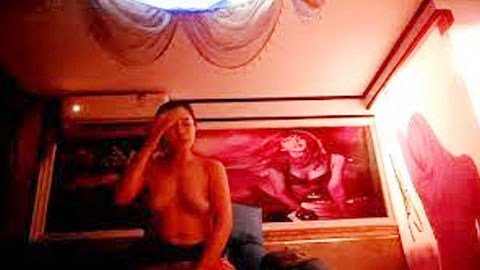 迷妹推荐--会所约操大胸人妻，风情万种颇有几分姿色，女上位陶醉其中