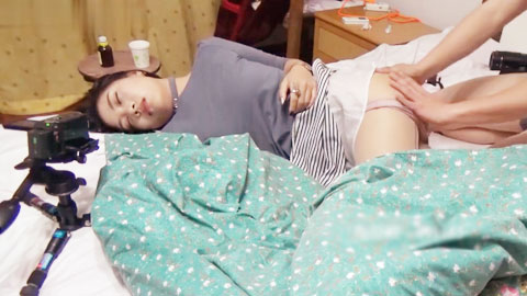 迷妹推荐--迷姦美乳姐姐_熟睡姐姐被他们为所欲为轮流