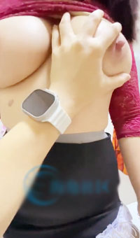 表姐结婚以后纯粹是要解决小兽的性欲，结果太刺激了小兽失去了节奏，控制不射精都来不及了，直接射了满满一避孕套的精液