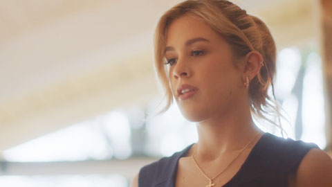 见客户咯 打扮的漂亮的