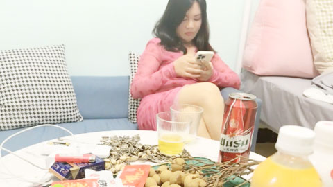 迷妹推荐--约操良家喝酒聊天调情，扒掉衣服看肥穴，近距离视角，正入爆操_反差偷拍