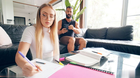 秘书干完活再干秘书