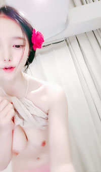 高颜值女神！粉嫩美乳