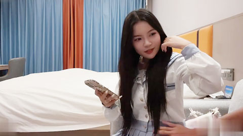 迷妹推荐--约操18岁小嫩妹，娇小可爱，还有sm的特殊爱好，床上床下极致反差，在床上淫语不断