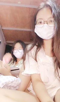 眼镜女学生! 宿舍偷拍室友换衣~掰穴自慰~顶!