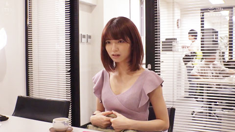 明明是以AD的身份开始工作，却不知不觉以人妻女优的身份AV出道__001