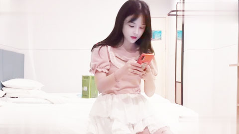 迷妹推荐--酒店约炮18岁萝莉清纯白虎学生妹 - 开档黑丝诱惑