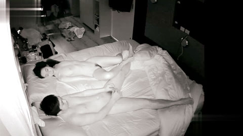 迷妹推荐--黑客破解网络摄像头偷拍同居小情侣在家啪啪妹子真是极品令人眼馋