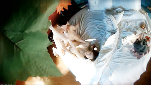 迷妹推荐--蓝床房偷拍超清纯漂亮大学美女和男友约会开始2人很害羞,最后男的没忍住扒掉美女衣服不停连操2次