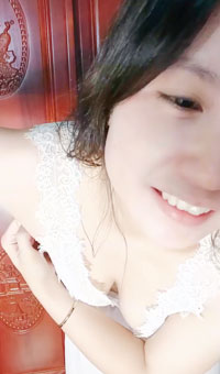 这个熟女姐姐真是，面容姣好，奶子又软又美，逼逼一碰就出水1