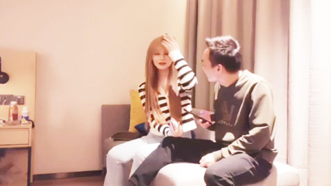 迷妹推荐--温柔知趣 取悦男人很有一套 娇嗲骚气呻吟声害男主轻易缴械投降