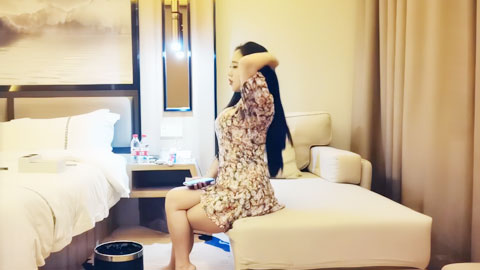 迷妹推荐--约了个丰满纹身少妇啪啪，69口交舔逼口了半天才硬，后入猛操呻吟娇喘非常诱人