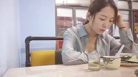 迷妹推荐--小伙子勾引少妇爆操