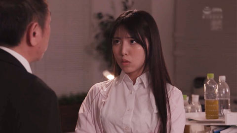 绰号叫臭女人，视力超烂戴着书呆子眼镜，桌上成堆的垃圾山。因为刚离婚所以想说用一下她也行啦，结果去她家后，居然玩疯了… 仓木诗织__002