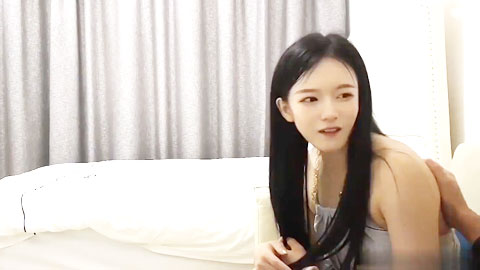 迷妹推荐--约操刚工作的小妹，全程高度配合，操的她一脸痛苦