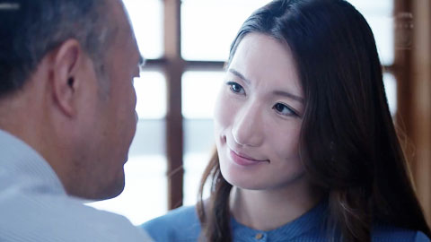 美丽的内睡衣，人妻保险代理人被唾液和精液弄髒的报酬 小谷舞花__002