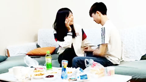 迷妹推荐--真实少妇_相谈甚欢互生情愫_推倒暴插小骚穴