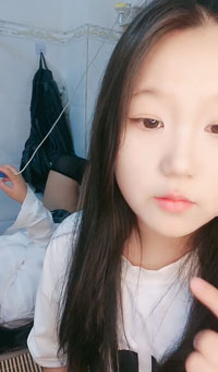 两个非常可爱的小女孩，收费房狂插