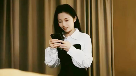 清秀极品妹子约到酒店,脱掉衣服后身材十分不错