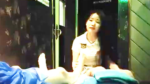 迷妹推荐--正规足疗女技师勾搭24岁女技师掰穴摸逼大力抽插