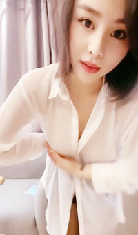 气质女友和小鲜肉男友在家直播