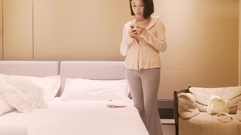 迷妹推荐--3000约了一个白虎女，怼了她快一个小时，妹妹非常耐操且说话温柔