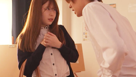 美术老师如此粗俗地吮吸我们的鸡巴就像一场梦_001