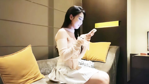 迷妹推荐--经典作之甜美极品长腿美女_长相性格都可爱还有极品上翘奶