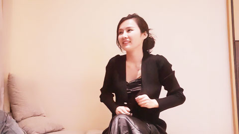 迷妹推荐--长相甜美黑衣极品妹子啪啪，舌吻舔弄调情口交后入抽插猛操