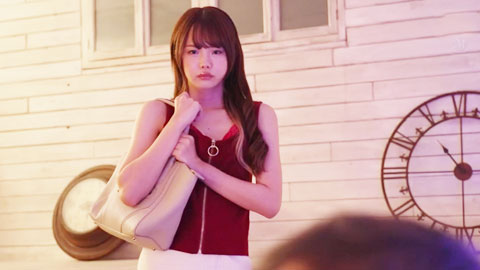 与学生时代遭受性骚扰的老师偶然重逢