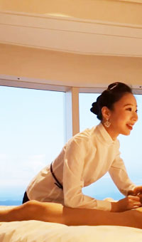 韩国金先生约炮空姐气质熟女少妇，身穿制服短裙黑丝显得非常有韵味 女上骑乘做爱笑得真好看，太有感觉了