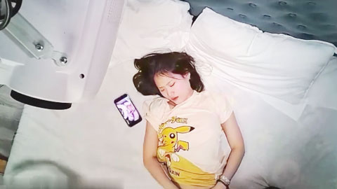 迷妹推荐--偷拍纹身哥和黑乳晕少妇-2