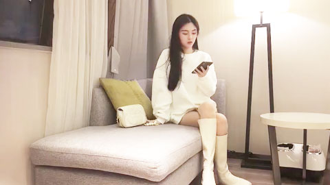 迷妹推荐--超极品外围女神 长相清秀长发美人 摩蹭肉棒