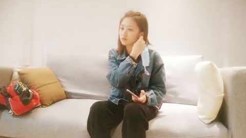 迷妹推荐--刚下海兼职学生妹，接单只为赚学费