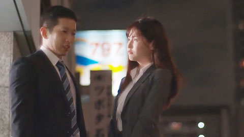 在巨乳社长樱空桃家喝酒明明有女友的我面对她的诱惑把持不住做爱一整晚-01