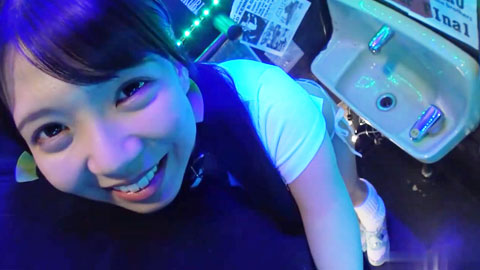 夜店搭讪模特级服务生妹妹 在厕所刺激口交！超兴奋！