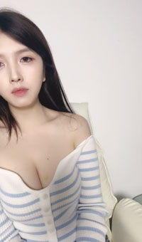 肤白貌美大奶子女神！掰开粉逼等你进去！