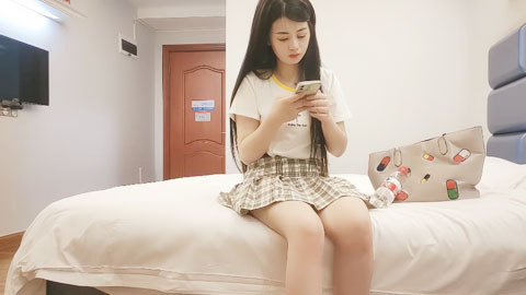 迷妹推荐--偷拍175大長腿，膚白貌美，長發飄飄清純女神