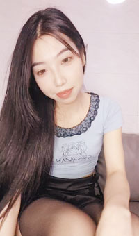 反差女神_肉丝阿黑颜骑乘超骚自慰喷水撸出血