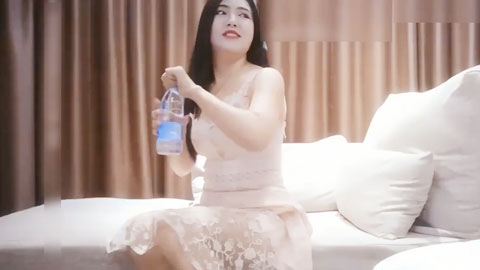 迷妹推荐--御姐范小姐姐很会撩人香艳长裙叫人情欲沸腾挑逗爱抚脱光光穿上连体黑丝网袜啪啪猛烈抽插做爱