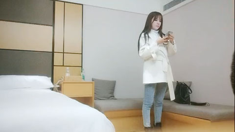 迷妹推荐--173CM大长腿小骚货，带情趣装磨蹭自摸调情，69姿势舔逼，大屁股骑乘爆操