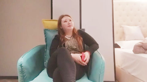 迷妹推荐--小伙约战美人妻，今夜母子场，大胸骚姐姐风情万种，欲望强烈一般人搞不定