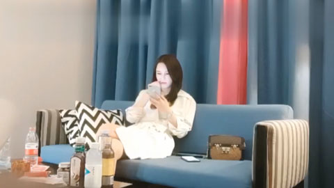 迷妹推荐--白领丽人惨遭蹂躏，大屌干得眼神迷离求饶