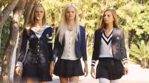 完整视频_预科女孩3P遇上三黑色巨蟒