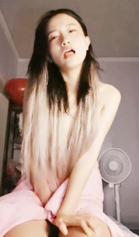 【吃蜜蜂的小老鼠】发骚翘臀抠逼自慰