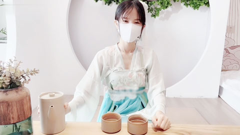 迷妹推荐--粉色情人常青树前汉服妹