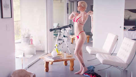 女白领度假屋偶遇大黑哥