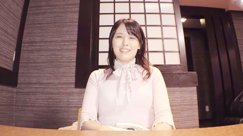 仅限时间--25岁的上市公司接待员，非常漂亮、整洁。 她用手淫和玩具达到了高潮