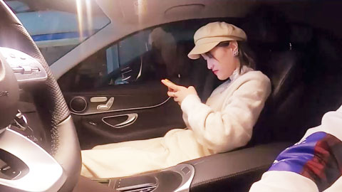 迷妹推荐--温泉酒店豪华套房约炮长沙财经学院气质美女一边草一边手机自拍高清