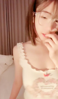 小思思要吃糖 清纯嫩妹下海